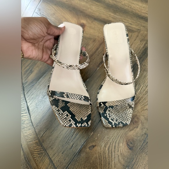 The Drop Snakeskin Strappy Heels Size 8 - Picture 3 of 7